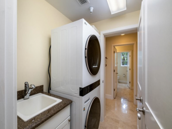 Four Bedroom Oceanfront Vacation Condo in Key Largo Sleeps 8